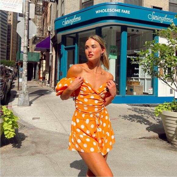 4SI3NNA NWT Two Piece Shorts Set in orange polka dot | Size Large - Picture 1 of 11